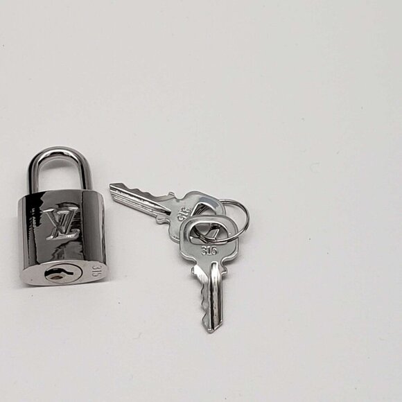 100% Authentic Louis Vuitton 1 Lock and 1 Key Silver Color - Picture 4 of 9